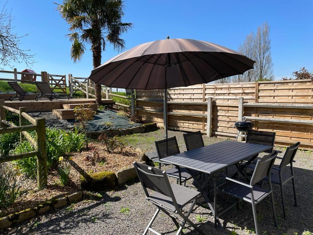 Maison Chaleureuse Avec Terrasse Et Vue Baie Avranches Exterior photo